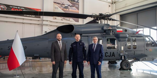 PZL Mielec dostarczyły śmigłowiec S-70i Black Hawk dla polskiej Policji